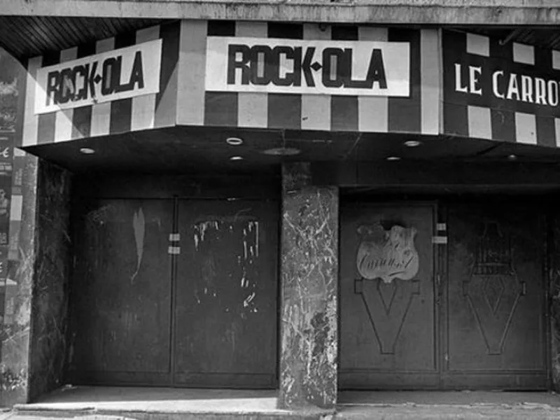 the rock-ola front, black and white, with its signs over closed doors